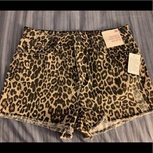 SO favorite high rise shortie leopard juniors Sz 9